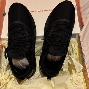 Fabletics NWT Black Cambria Performance Athletic Sneakers